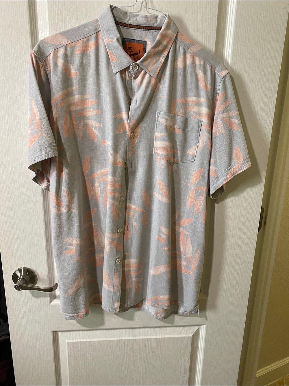 Newport Isle Light Gray & Peach Short-Sleeve Button-Up Shirt
